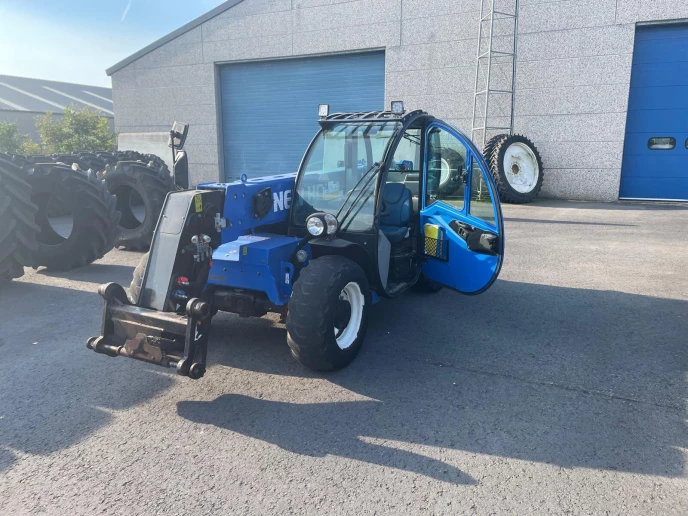 New Holland LM5.25