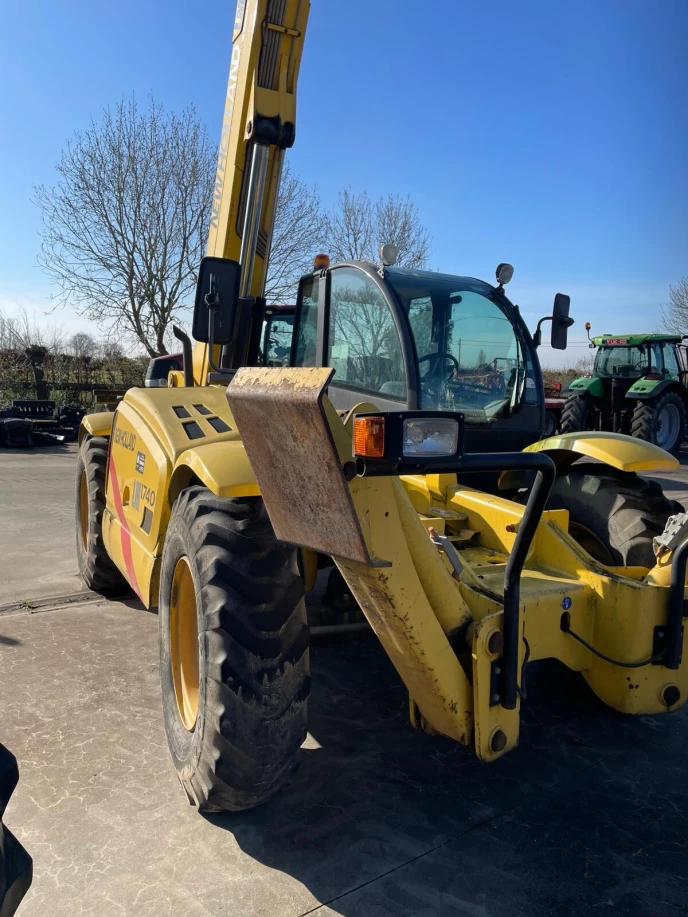 New Holland LM1740